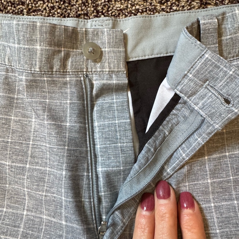 Nike Men's Gray Checkered Shorts Golf or Casual size 30 - Picture 4 of 9